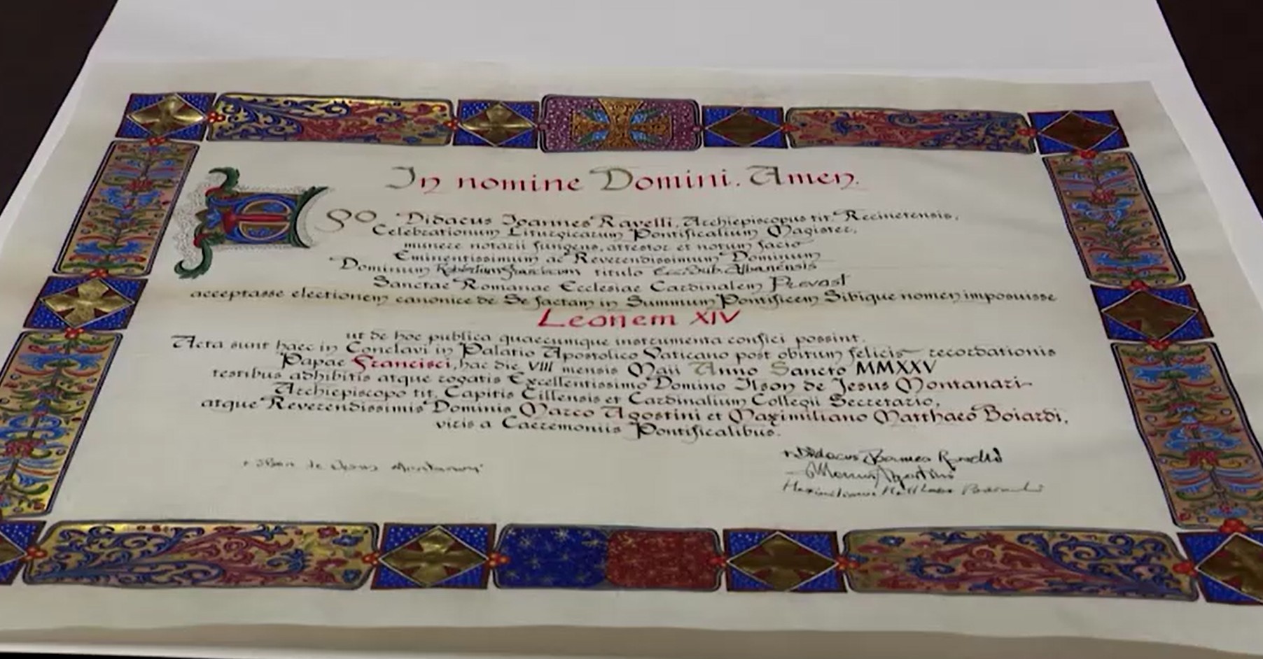 VÍDEO: Vaticano publica documento que oficializa papado de Leão XIV
