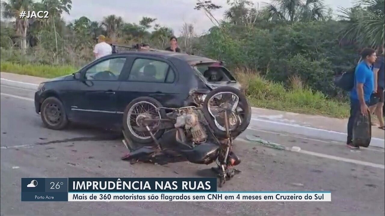 Motociclista morre após colidir com micro-ônibus em curva de rodovia no interior do AC